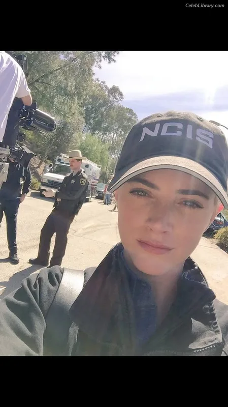 Emily Wickersham photo 12 of 200
