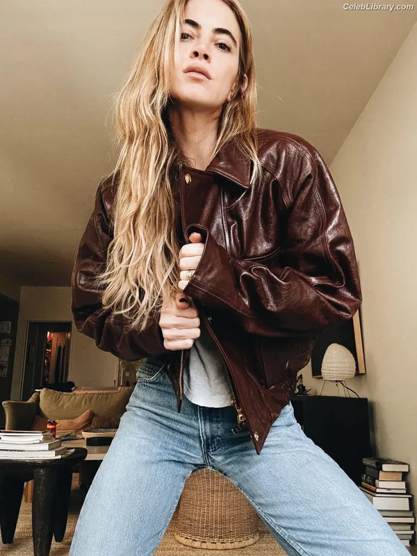 Emily Wickersham photo 23 of 200