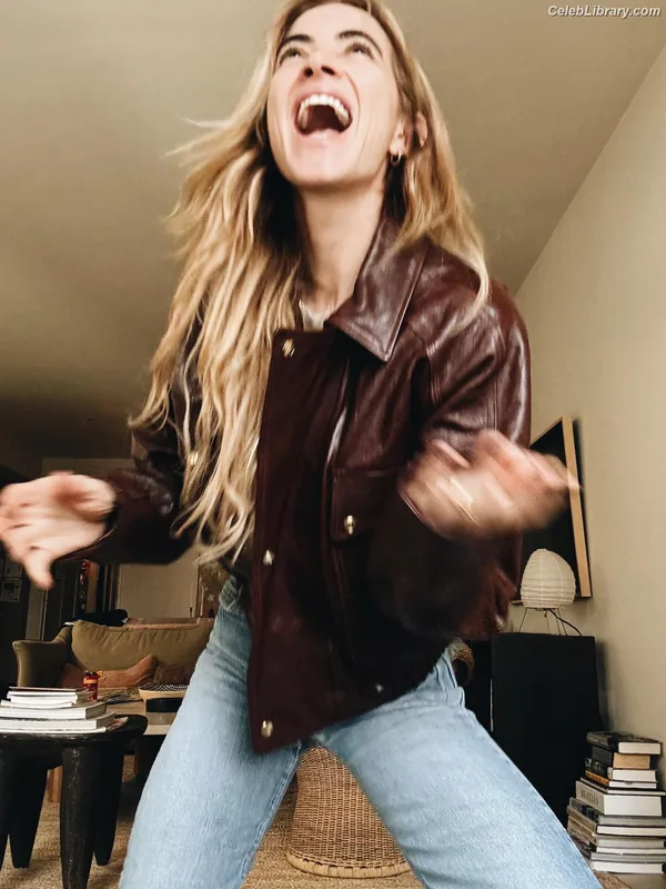 Emily Wickersham photo 24 of 200