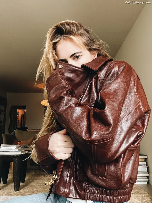 Emily Wickersham photo 1 of 200