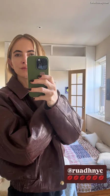 Emily Wickersham photo 3 of 200