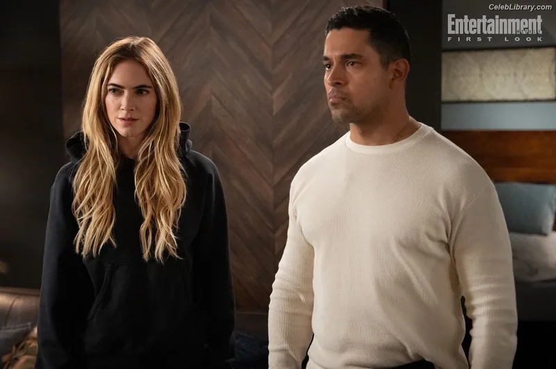 Emily Wickersham photo 12 of 200