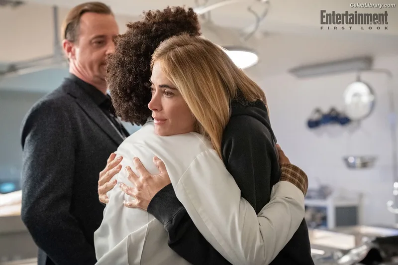Emily Wickersham photo 13 of 200