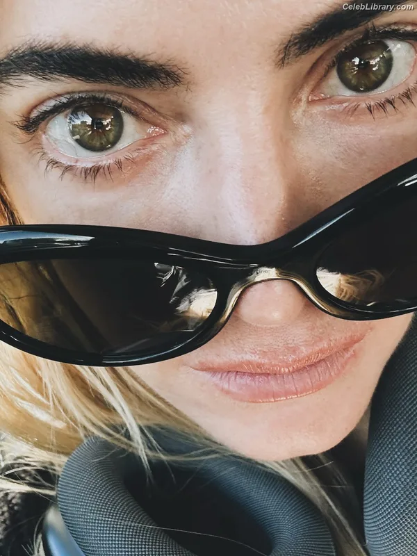 Emily Wickersham photo 24 of 200
