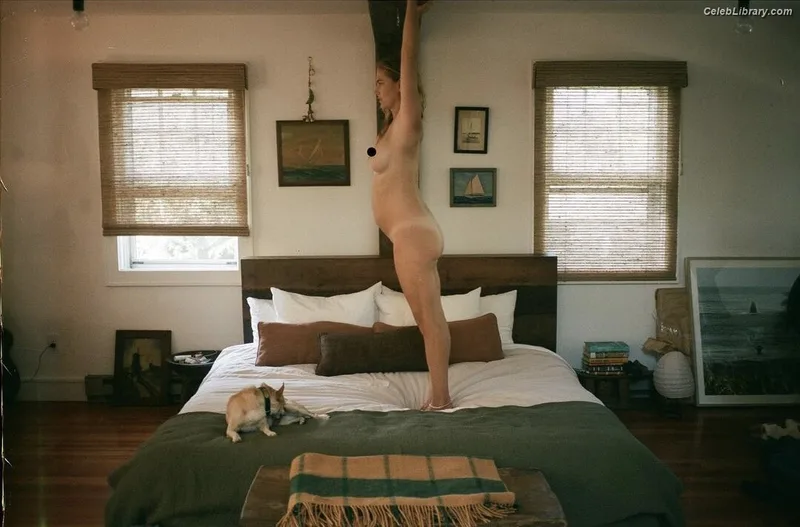 Emily Wickersham photo 2 of 200