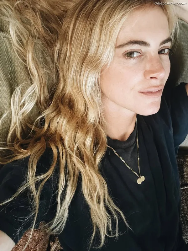 Emily Wickersham photo 4 of 200