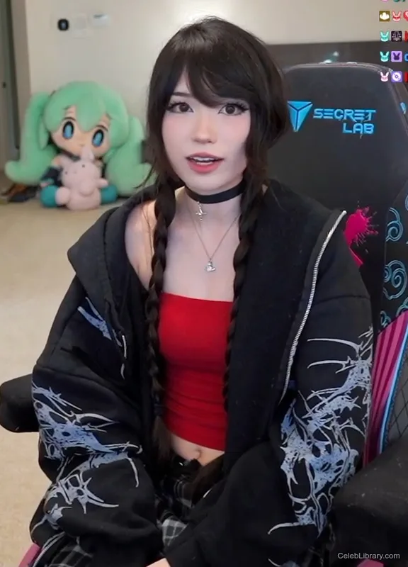 Emiru photo 11 of 4918