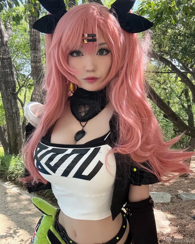 Emiru photo 16 of 4918