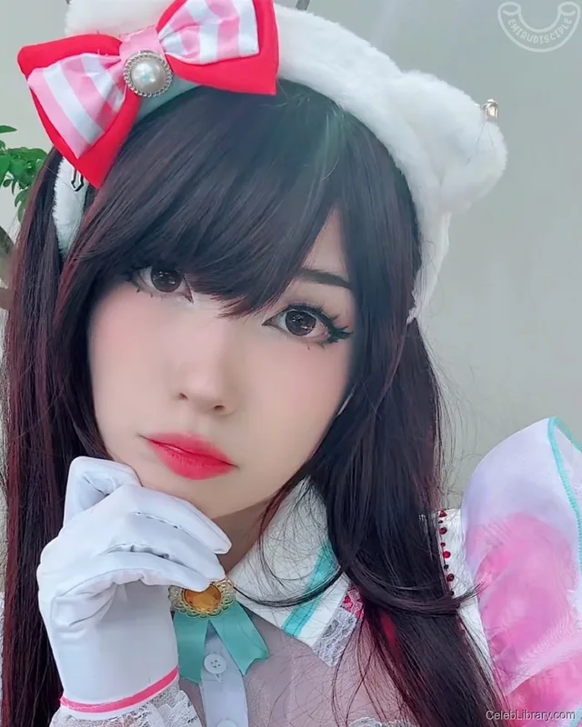 Emiru photo 10 of 4918