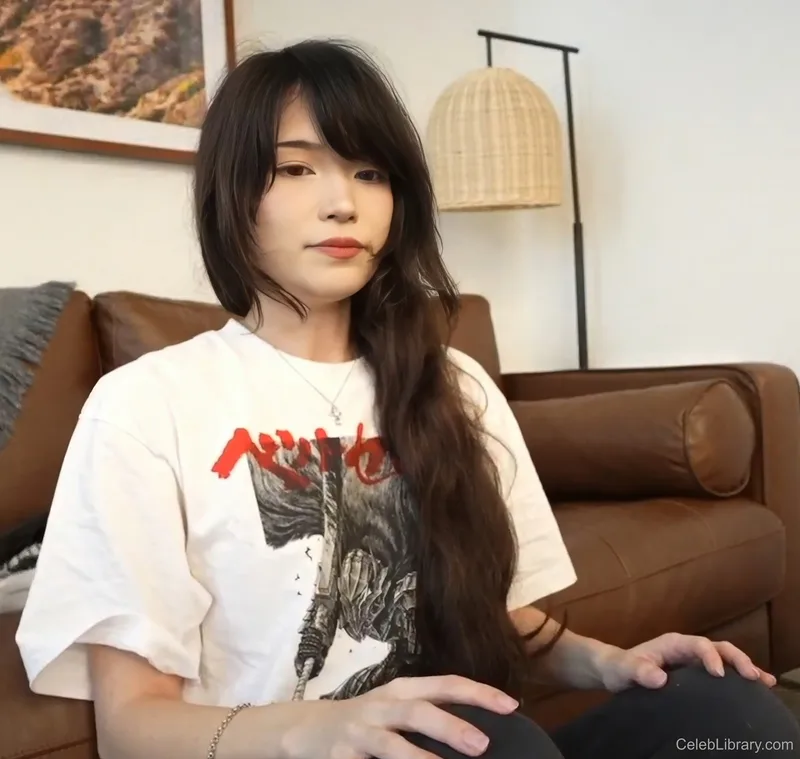 Emiru photo 19 of 4918