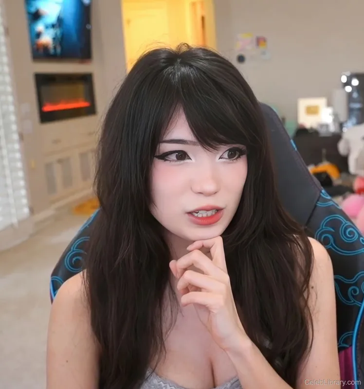Emiru photo 13 of 4918