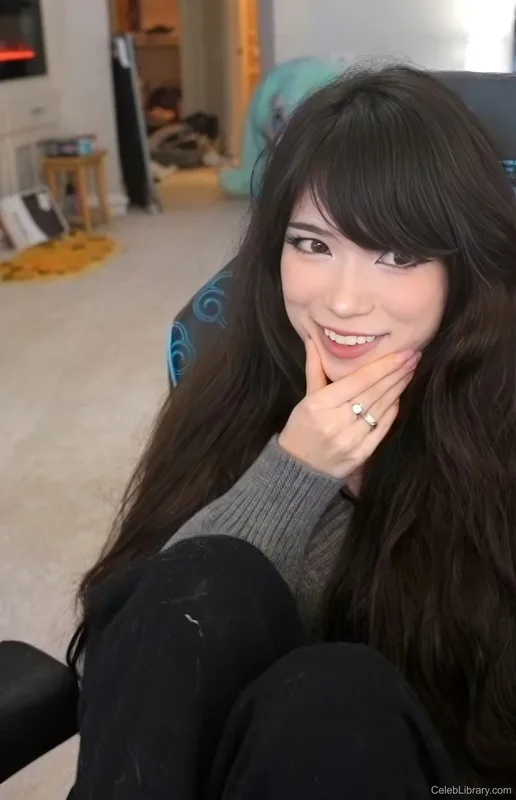 Emiru photo 1 of 4918