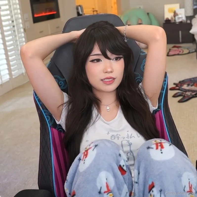 Emiru photo 19 of 4918