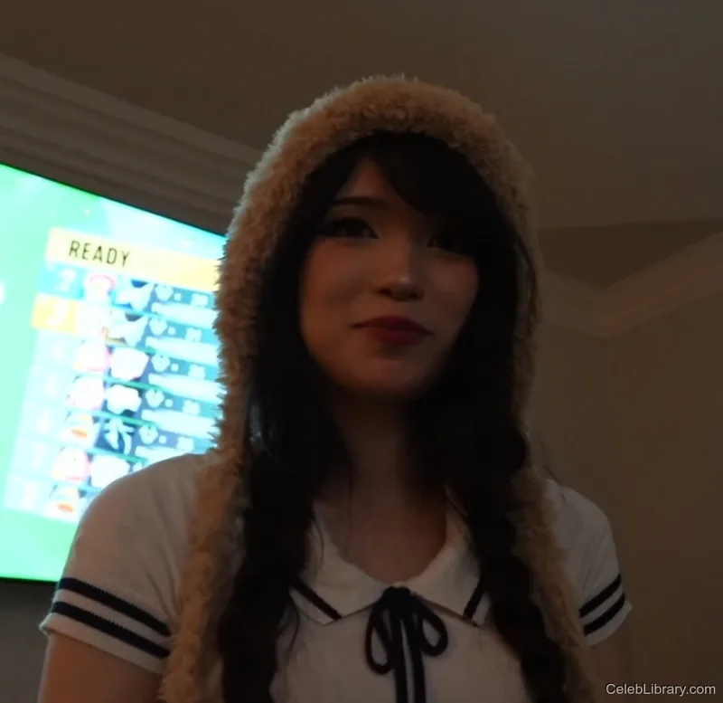 Emiru photo 13 of 4918