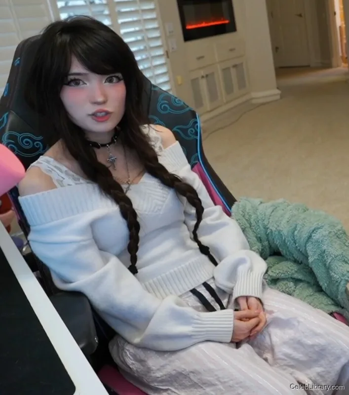 Emiru photo 13 of 4918
