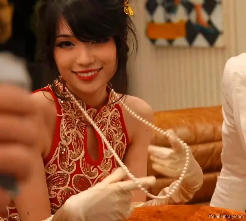 Emiru photo 1 of 4918
