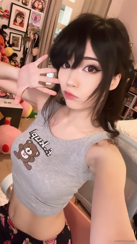 Emiru photo 20 of 4918