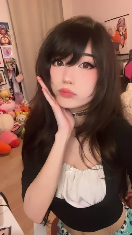 Emiru photo 21 of 4918