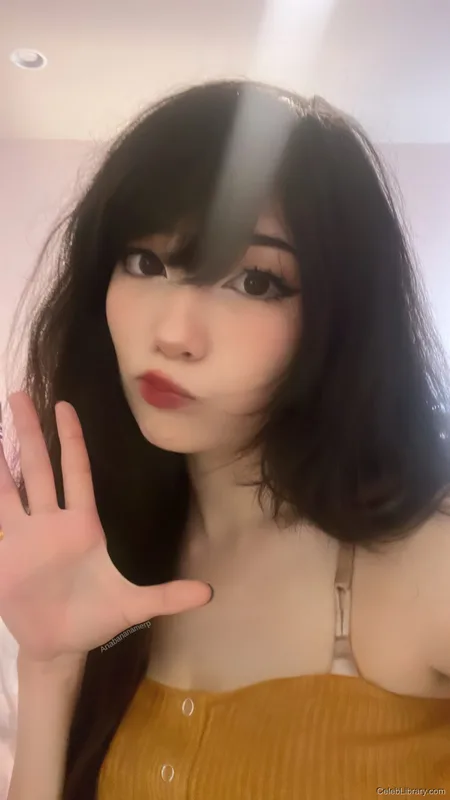 Emiru photo 4 of 4918