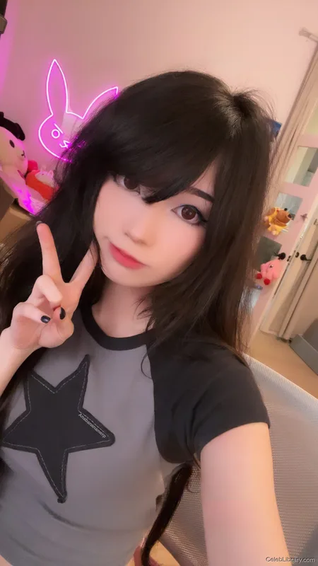 Emiru photo 8 of 4918