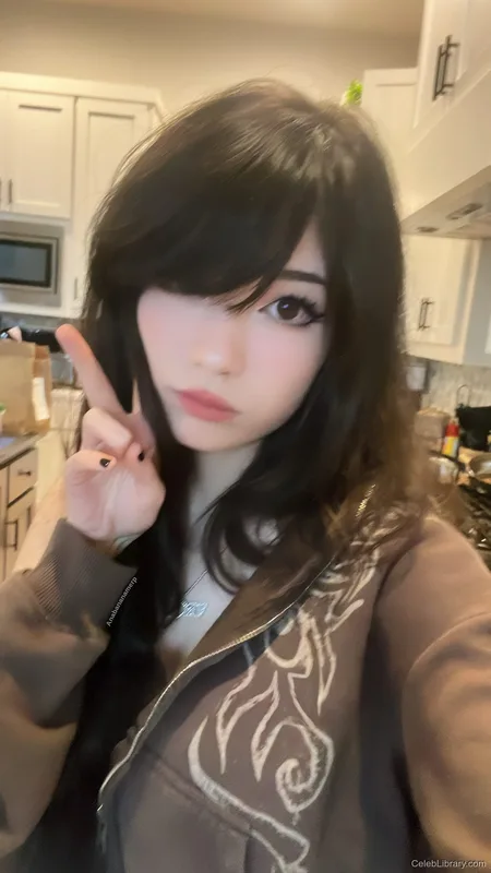 Emiru photo 10 of 4918