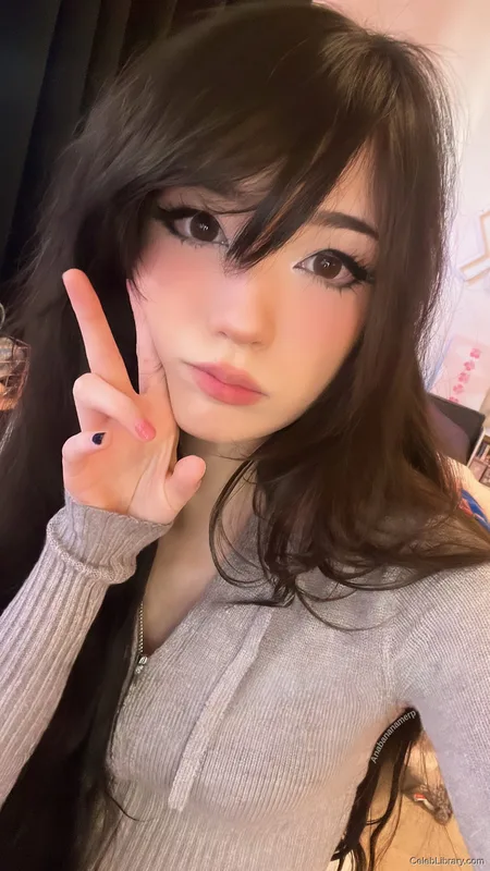 Emiru photo 13 of 4918