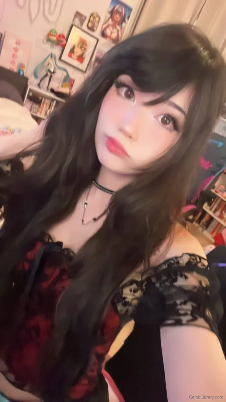 Emiru photo 1 of 4918