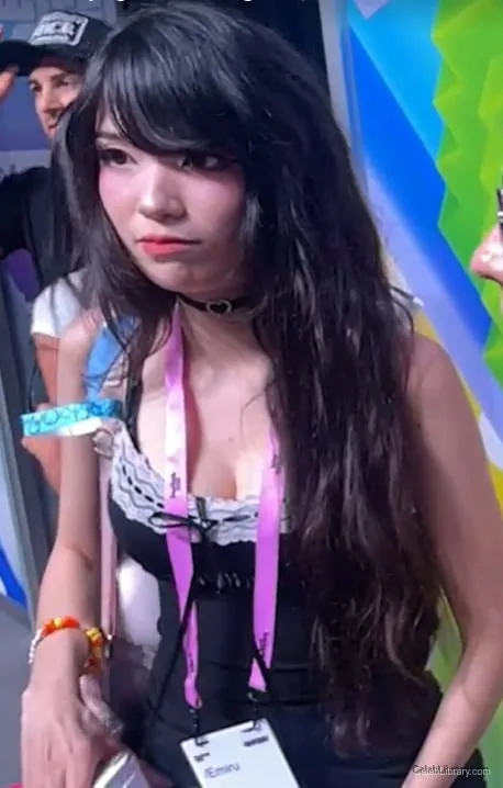 Emiru photo 4 of 4918