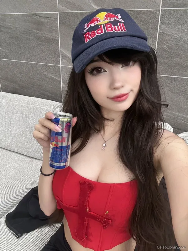 Emiru photo 3 of 4918