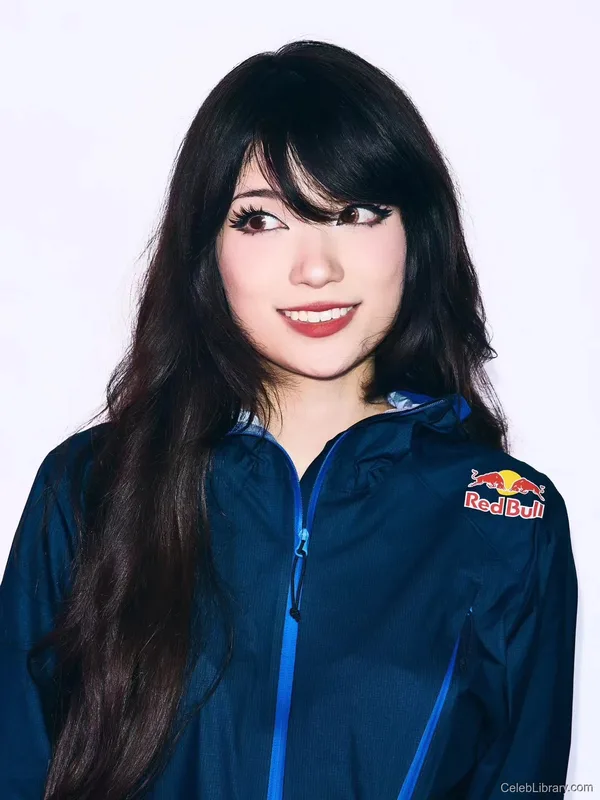 Emiru photo 4 of 4918