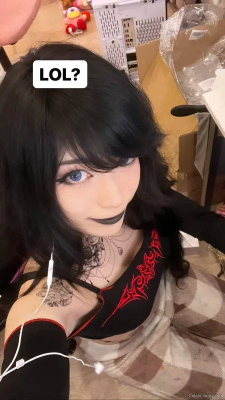 Emiru photo 7 of 4918