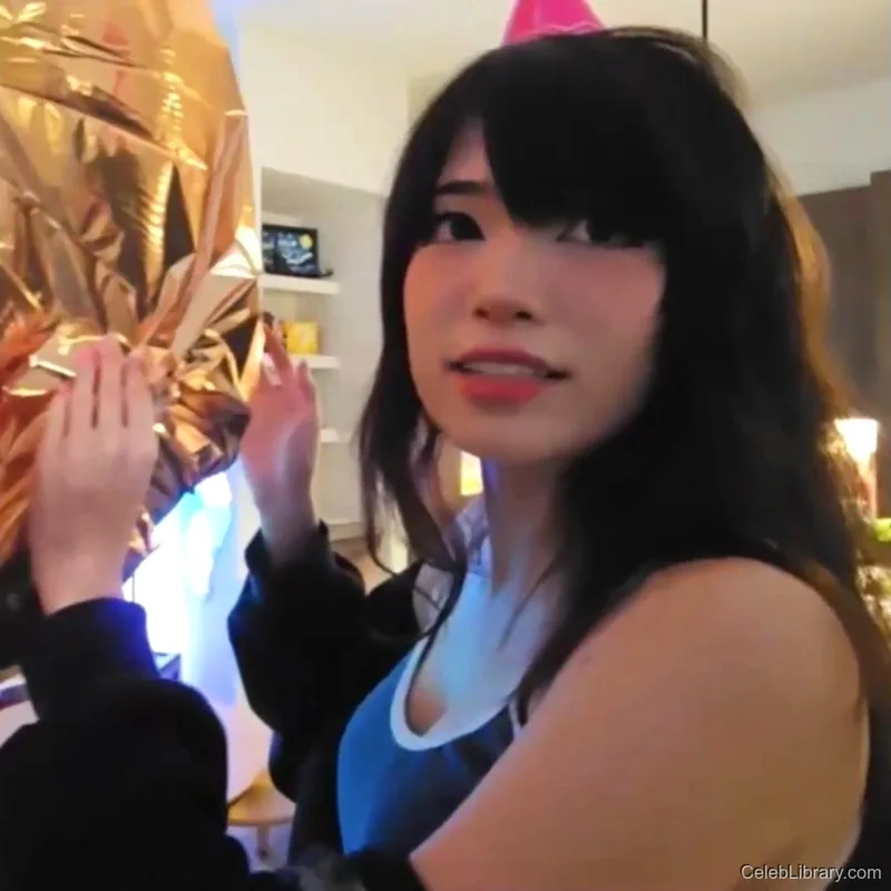 Emiru photo 2 of 4918