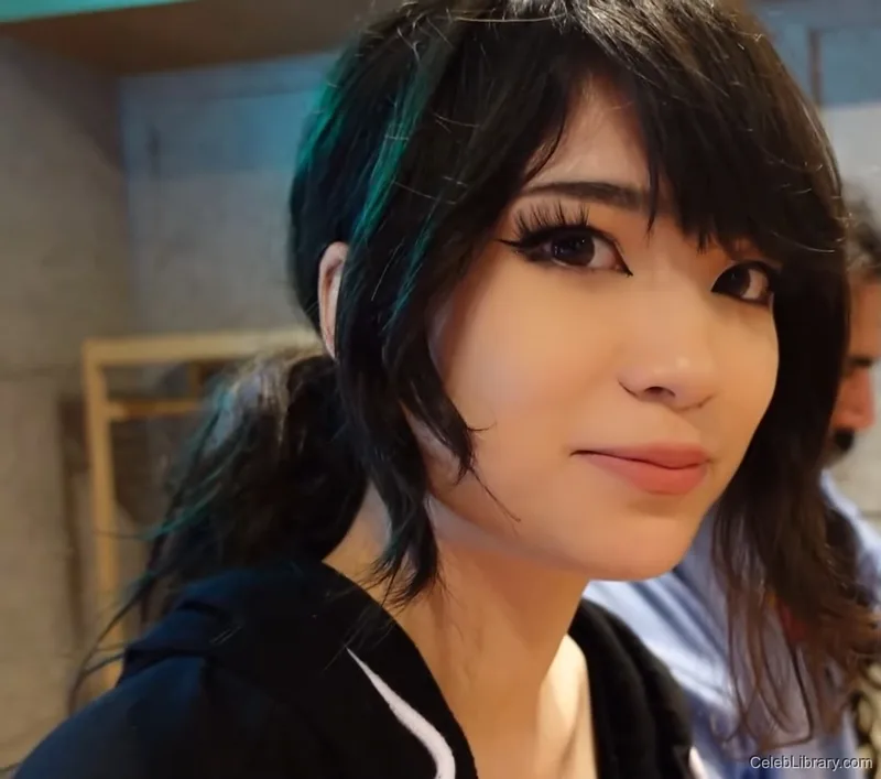 Emiru photo 16 of 4918