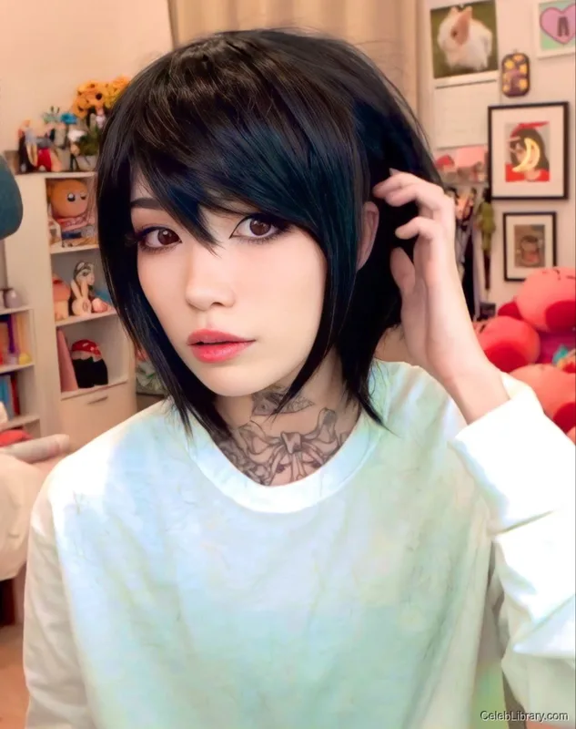 Emiru photo 7 of 4918