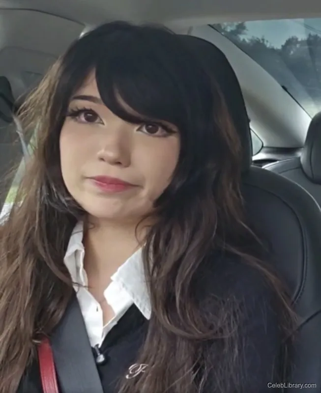 Emiru photo 11 of 4918