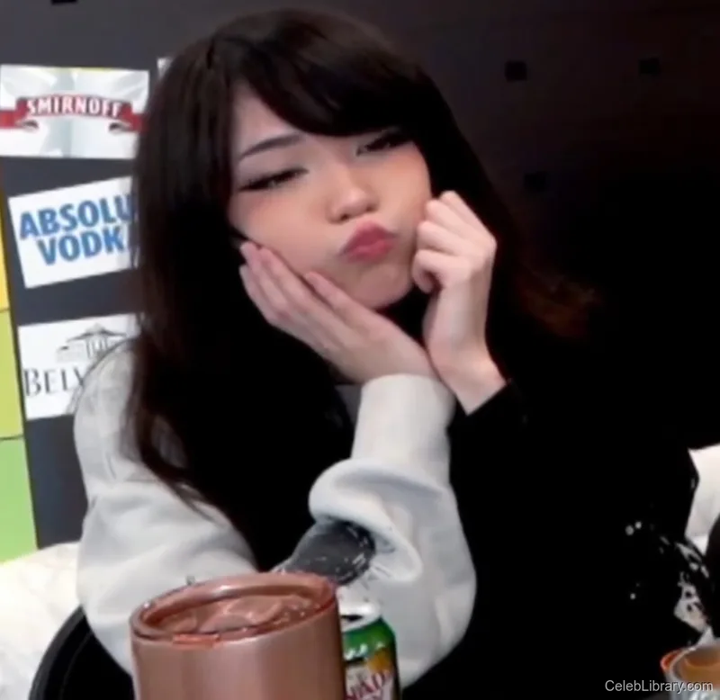 Emiru photo 15 of 4918