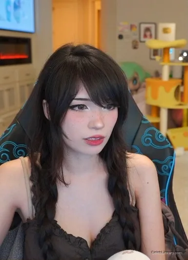 Emiru photo 11 of 4918