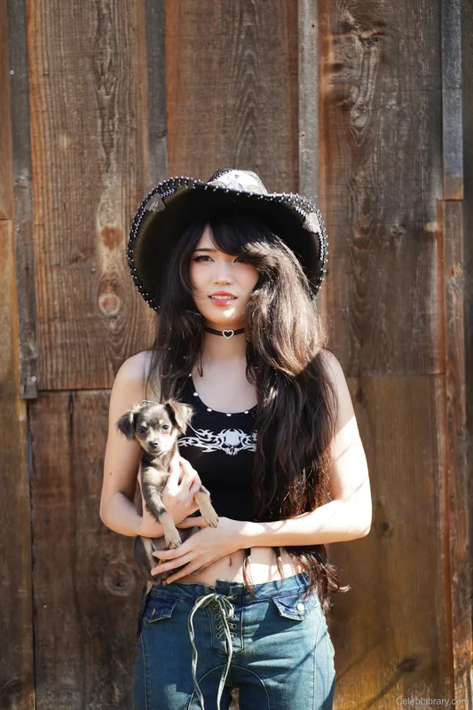 Emiru photo 7 of 4918