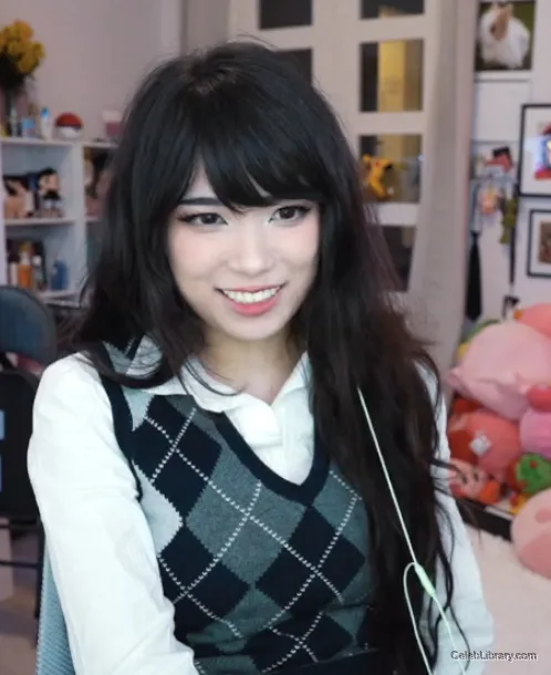 Emiru photo 9 of 4918