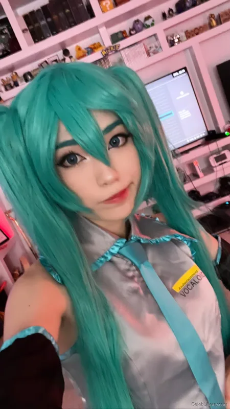 Emiru photo 13 of 4918