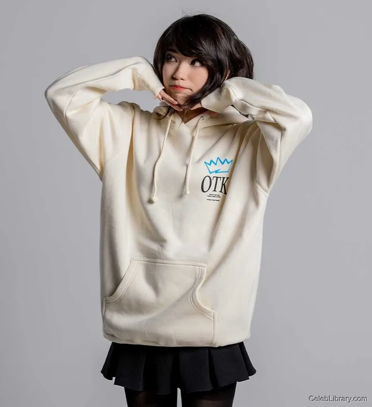 Emiru photo 8 of 4918