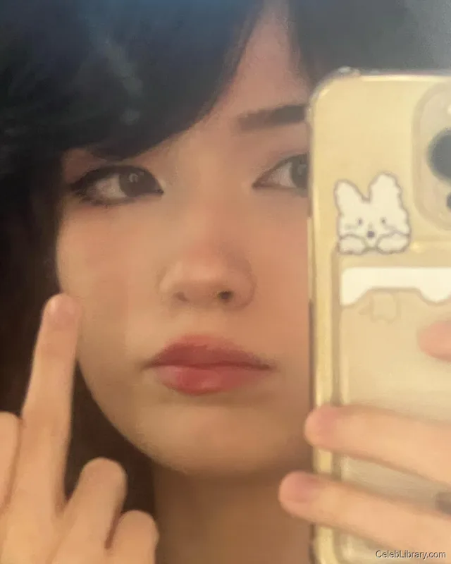 Emiru photo 14 of 4918