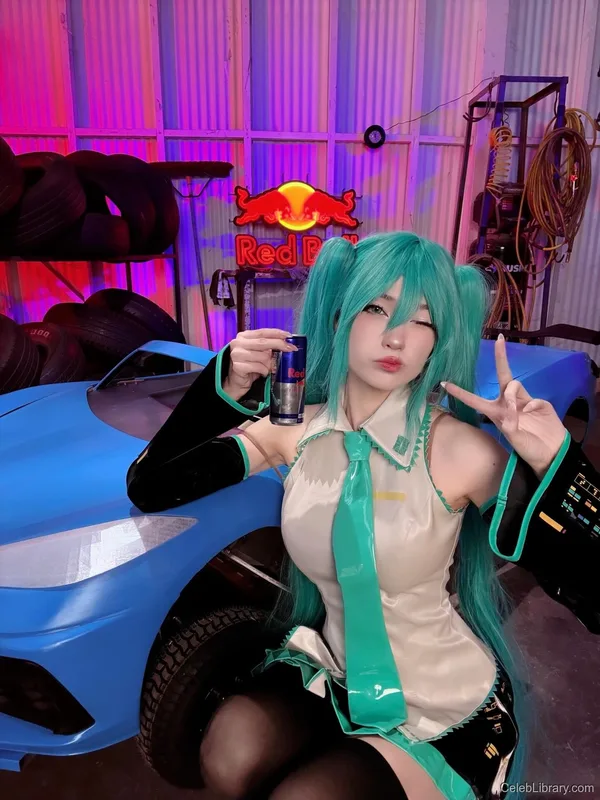 Emiru photo 6 of 4918