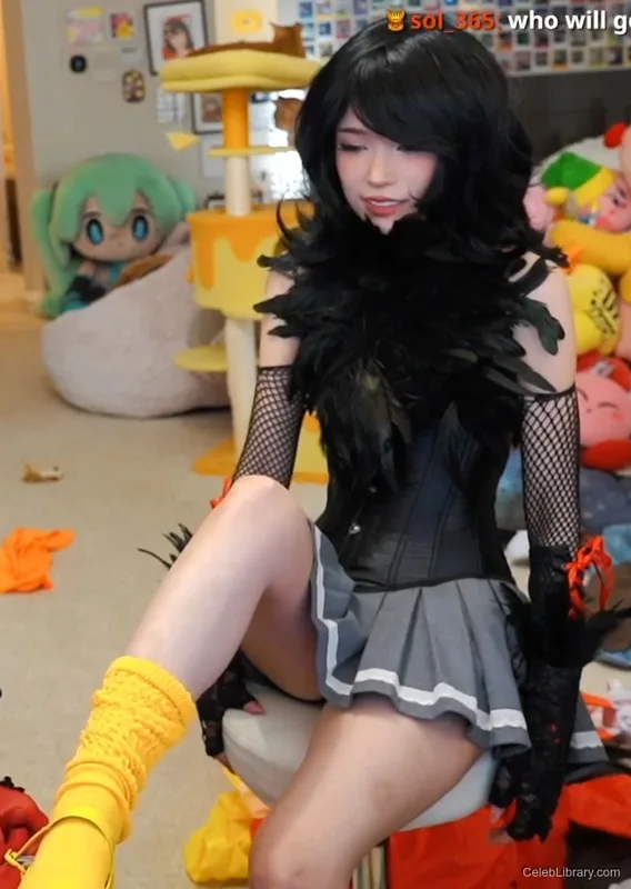 Emiru photo 12 of 4918