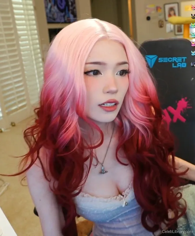 Emiru photo 1 of 4918