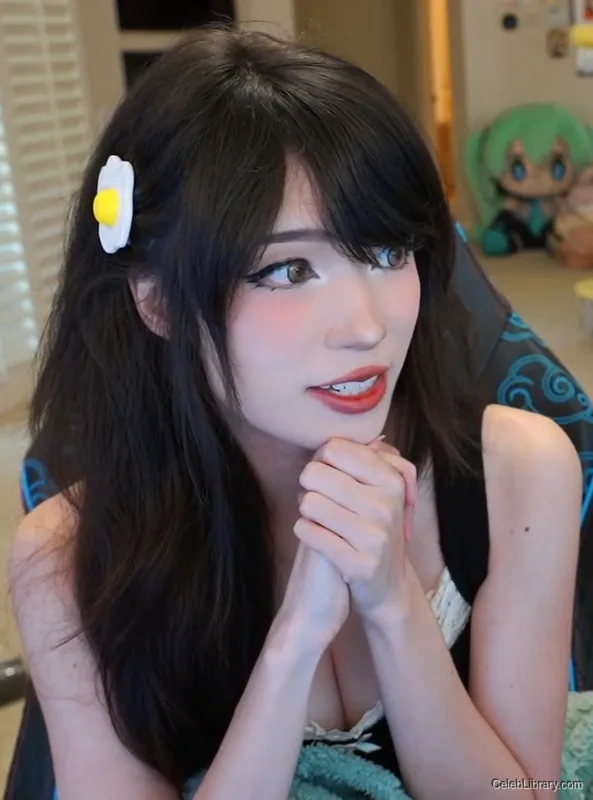 Emiru photo 10 of 4918