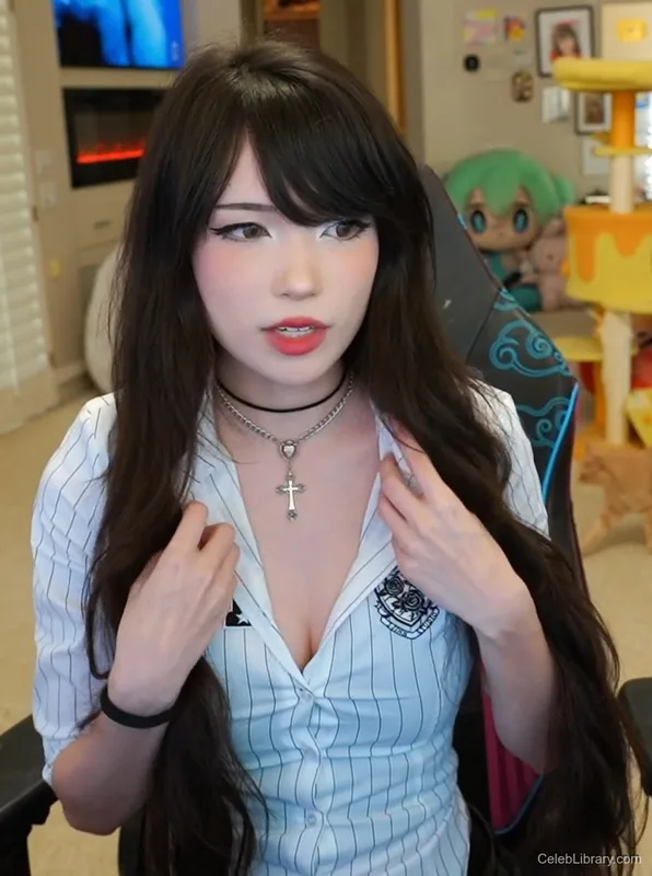 Emiru photo 16 of 4918
