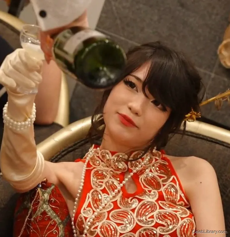 Emiru photo 2 of 4918