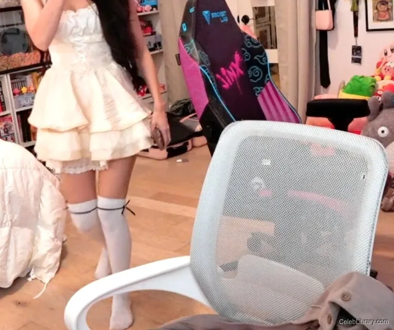 Emiru photo 3 of 4918