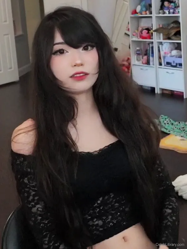 Emiru photo 1 of 4918